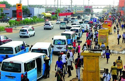 Negócio de Táxi em Angola